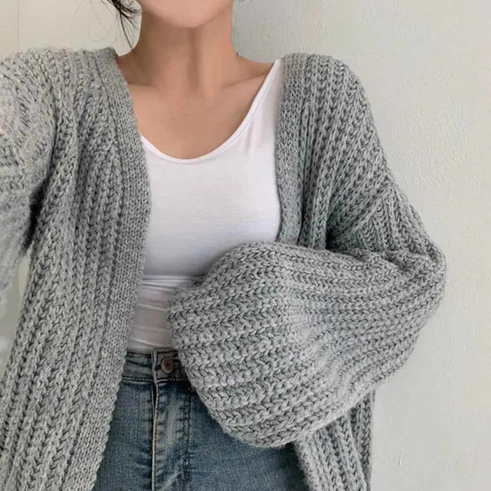 Amelie – Damen Strickjacke mit V-Ausschnitt und langen Laternenärmeln