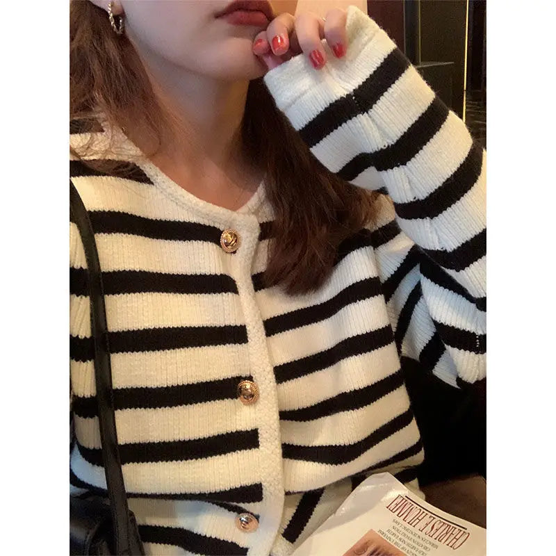 Louise – Gestrickte Cardigan mit Kontraststreifen für Herbst und Winter