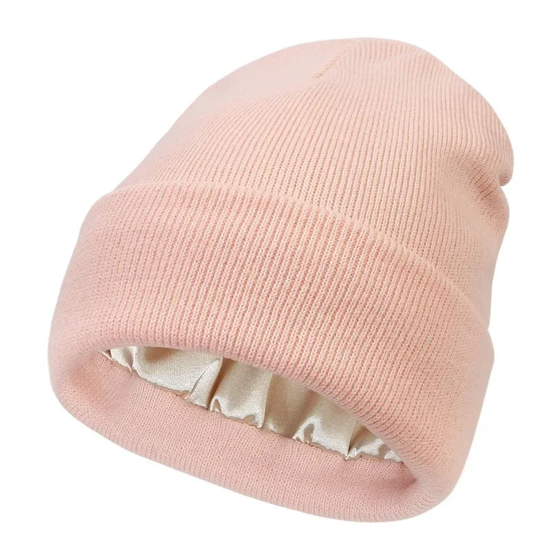 Susan – Flauschige Damenstrickmütze mit Seidensatin-Futter