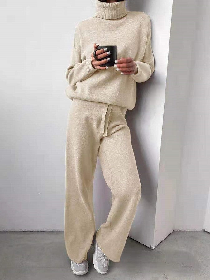 Carol – Freizeitanzug mit Rollkragenpullover und Kordelzughose