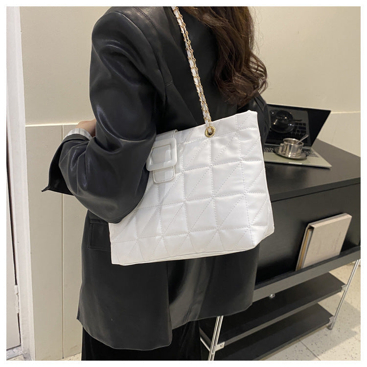 Deborah – Trendige Damen Kettentasche im Chanel-Stil