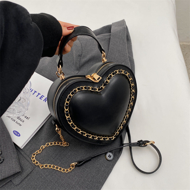 Julia – Große Damen Schultertasche mit Kette