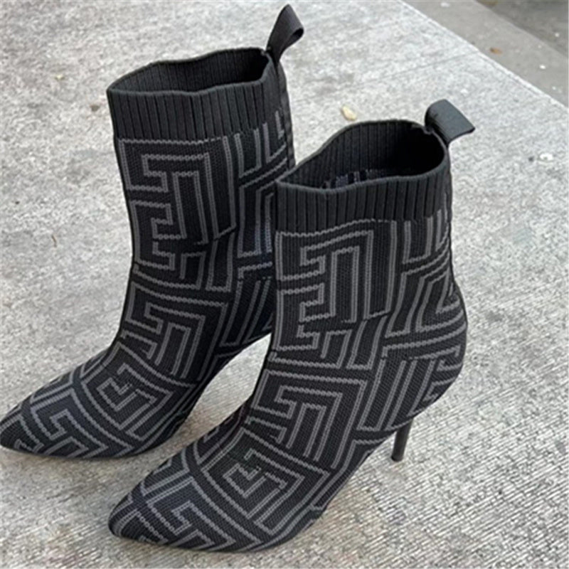 Charlotte – Damenstiefel mit Absatz und spitzem Zeh