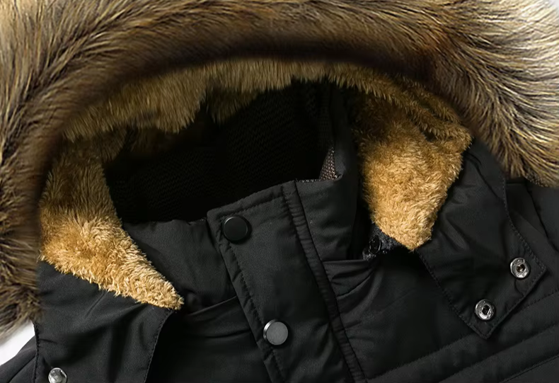 Herren Winterparka mit Kapuze und Kunstfell – Gefütterte Allwetterjacke für Outdoor und Alltag
