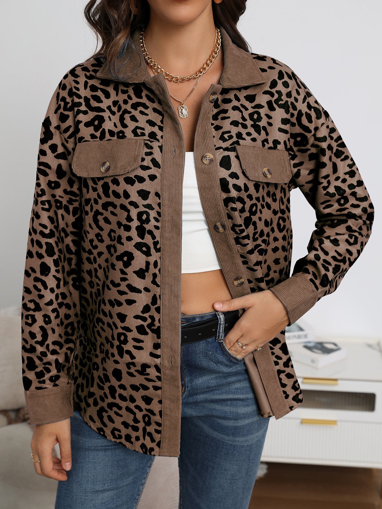 Jenny – Damenjacke mit Leopardenmuster und Knöpfen