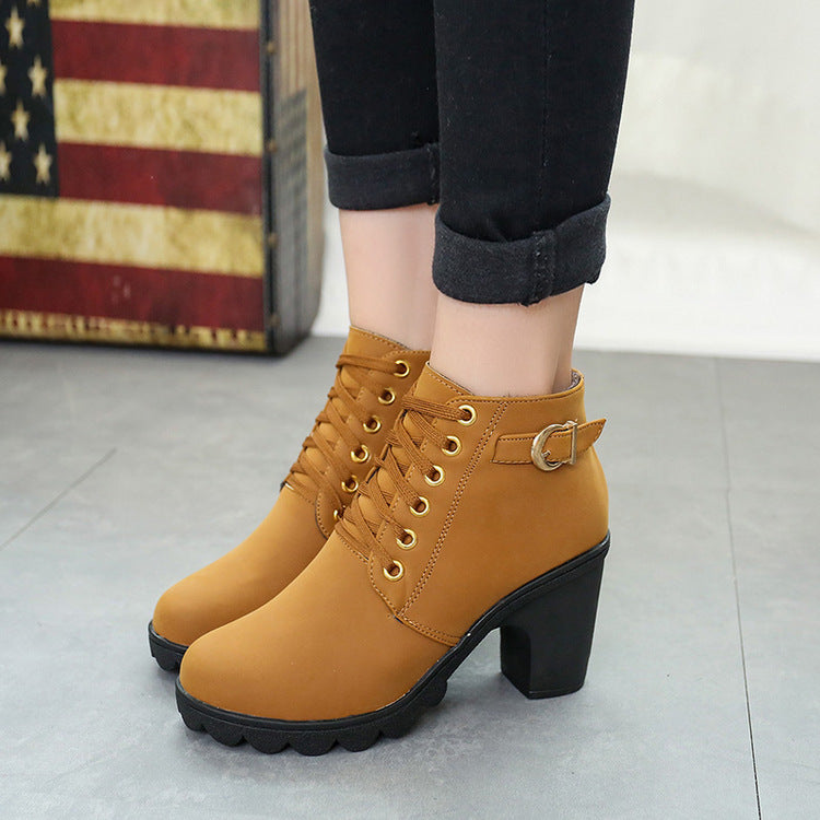 Nicole – Chunky Blockabsatz Stiefeletten mit Schnalle