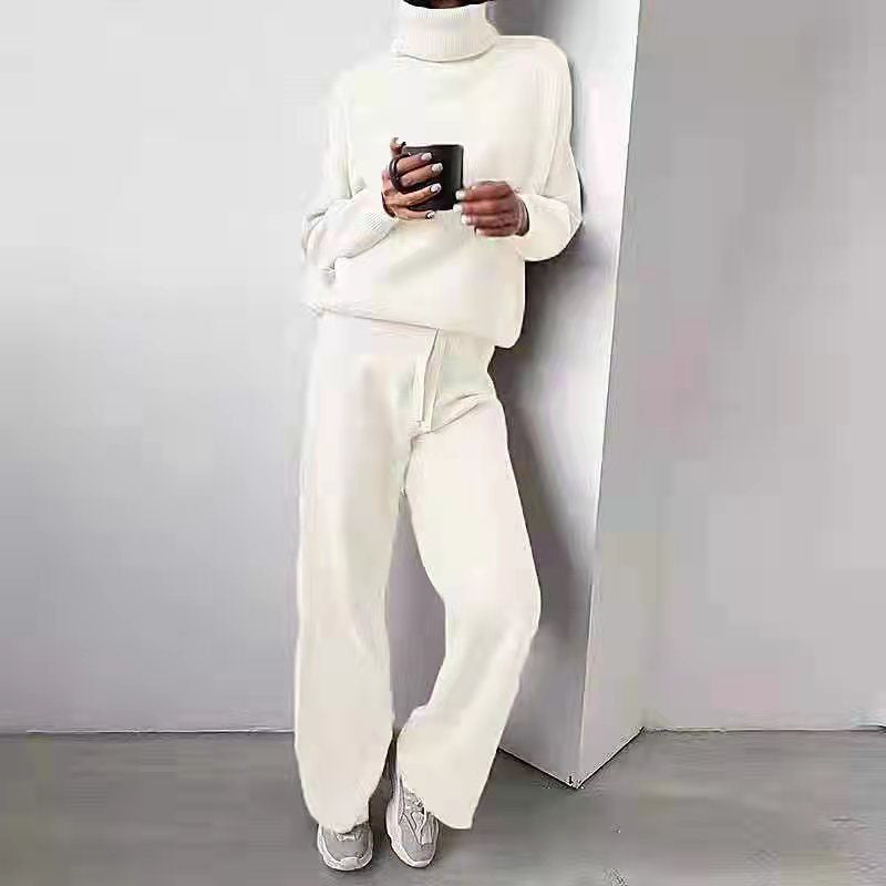 Carol – Freizeitanzug mit Rollkragenpullover und Kordelzughose