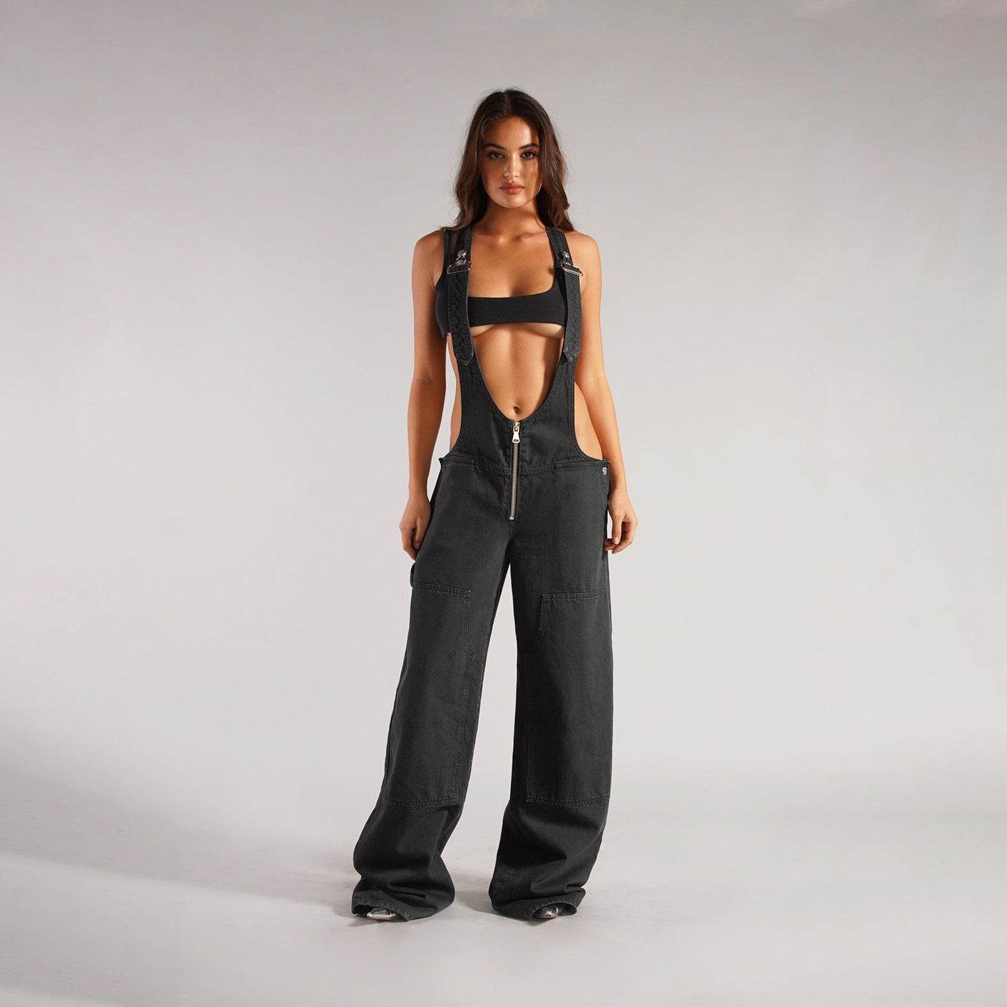 Karen – Weite Damen-Jeans-Latzhose mit Taschen