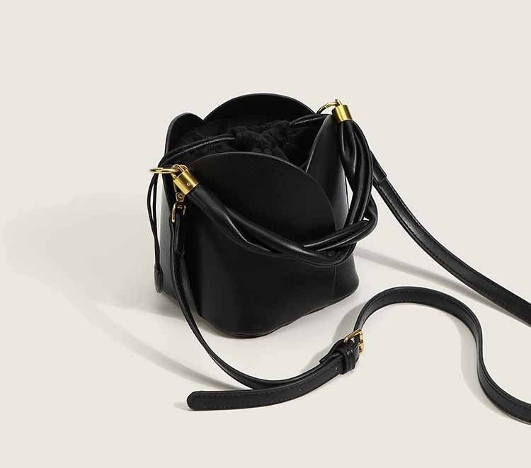 Jean – Damenhandtasche aus veganem Leder mit Blumenmuster