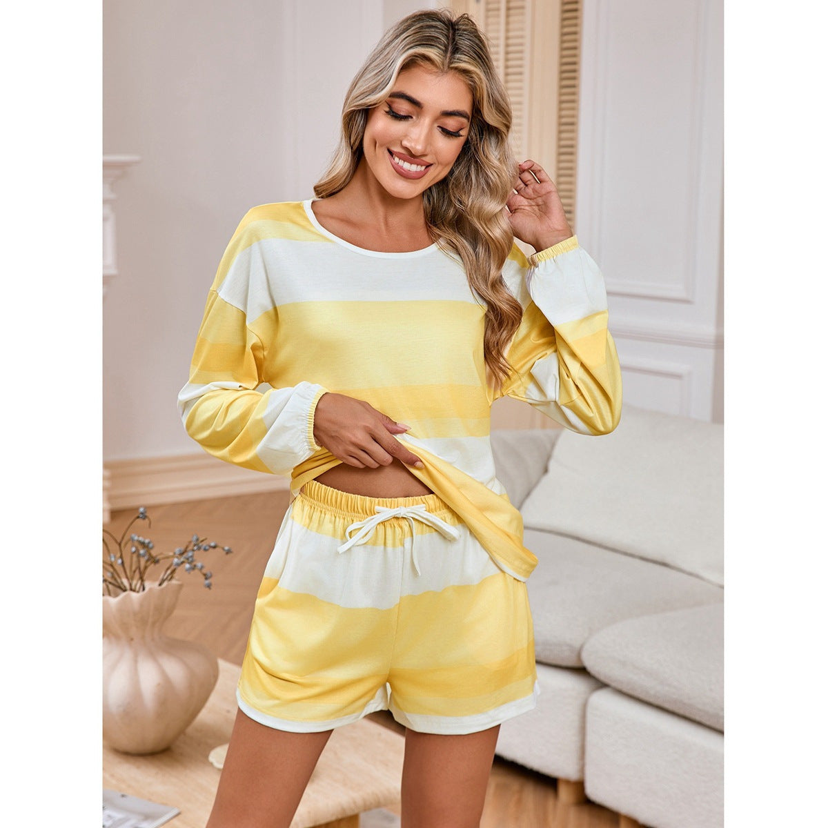Michelle – Gestreifter Damen Schlafanzug mit Langarm-Top und Shorts