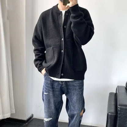 Herren Strickjacke mit Rundhalsausschnitt – Lässiger Stil für Alltag und Freizeit
