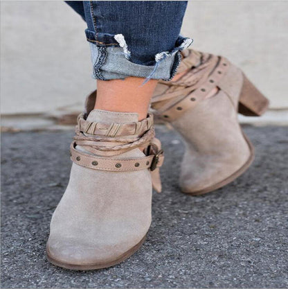 Shirley – Hohe Damen-Martin-Stiefel mit Nieten und Schnallen