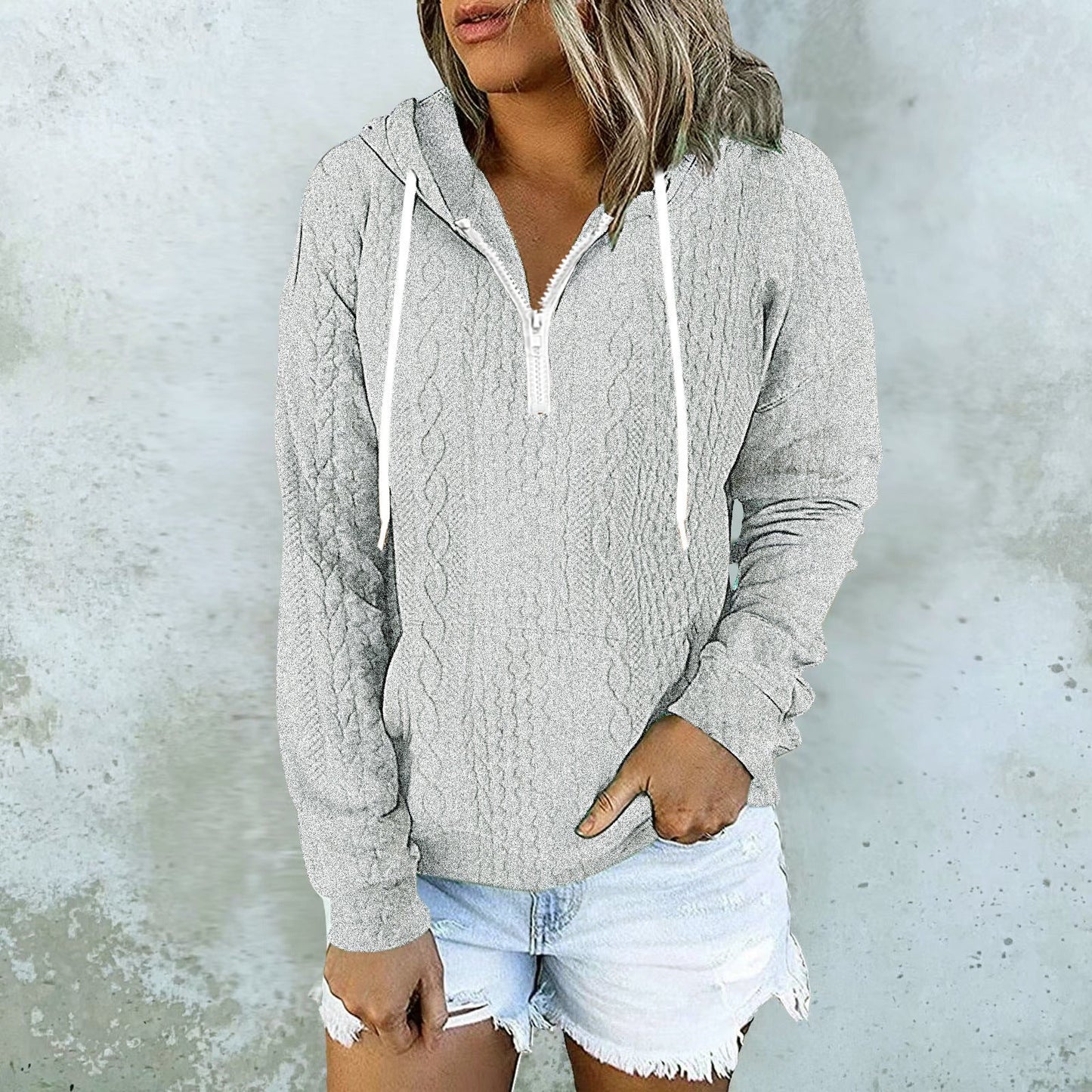 Clara – Modischer Damen-Hoodie mit Twist-Textur