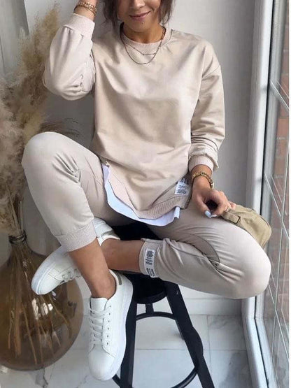 Adele – Modisches Damen-Sweatshirt mit Schlitzdesign und Slim-Fit-Hose Zweiteiler