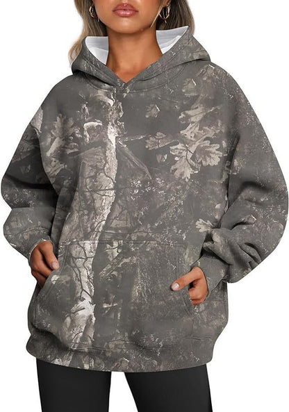 Louise – Oversize Damen-Hoodie mit Ahornblatt-Muster