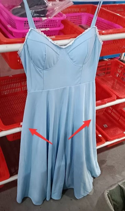Julie – Langes ärmelloses Damenkleid mit V-Ausschnitt
