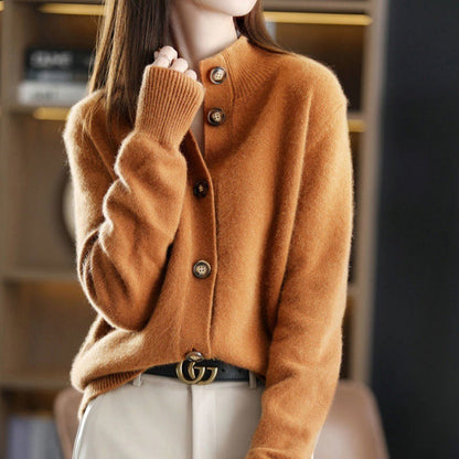 Heidi – Retro Strickjacke mit Stehkragen
