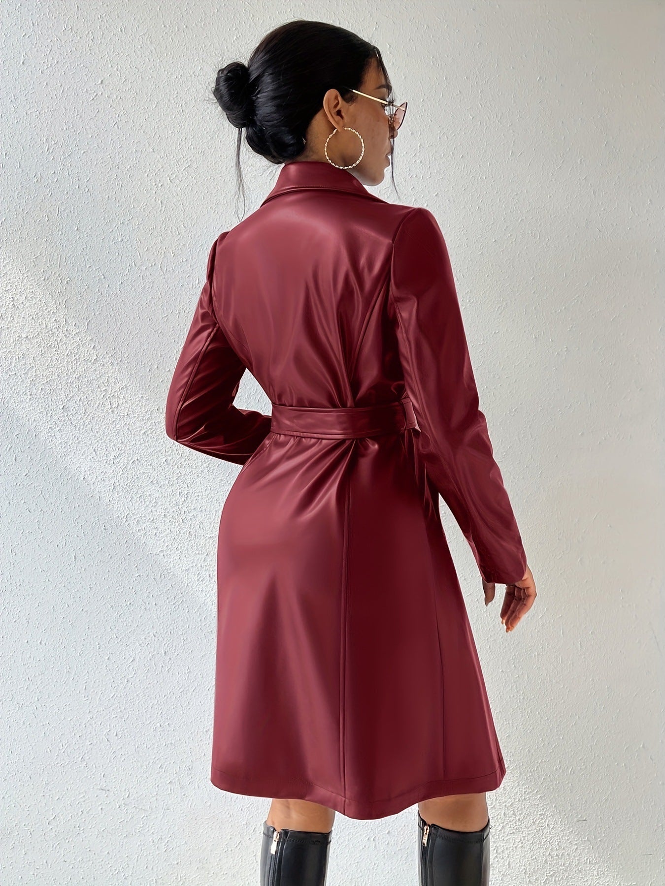 Rebecca – Langer Trenchcoat aus PU-Leder mit Taschen