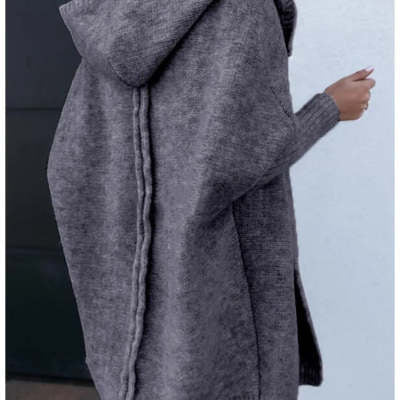 Sophia – Oversize Kapuzenstrickjacke mit Fledermausärmeln