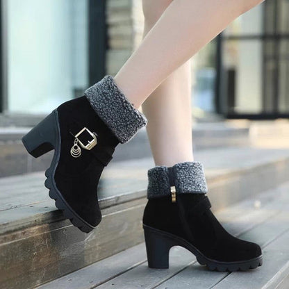 Heidi – Damenstiefel mit hoher Ferse und Schnallen-Flansch