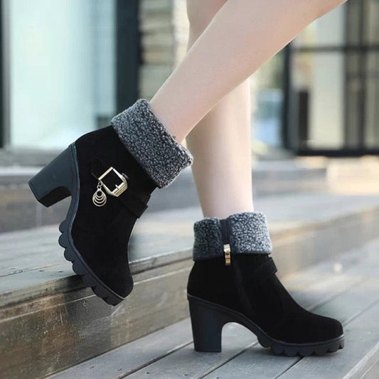 Heidi – Damenstiefel mit hoher Ferse und Schnallen-Flansch
