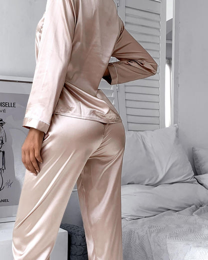 Damen Satin-Pyjama Set mit Knopfleiste – Eleganter Schlafanzug für gemütliche Nächte