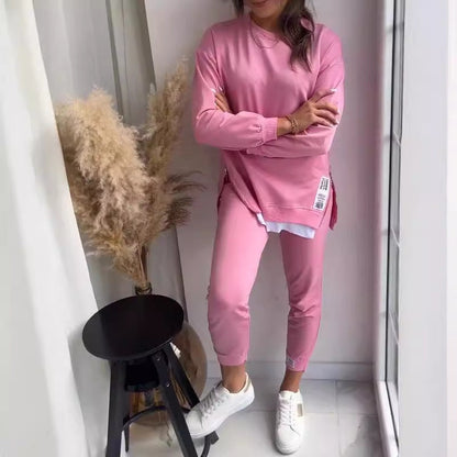 Adele – Modisches Damen-Sweatshirt mit Schlitzdesign und Slim-Fit-Hose Zweiteiler