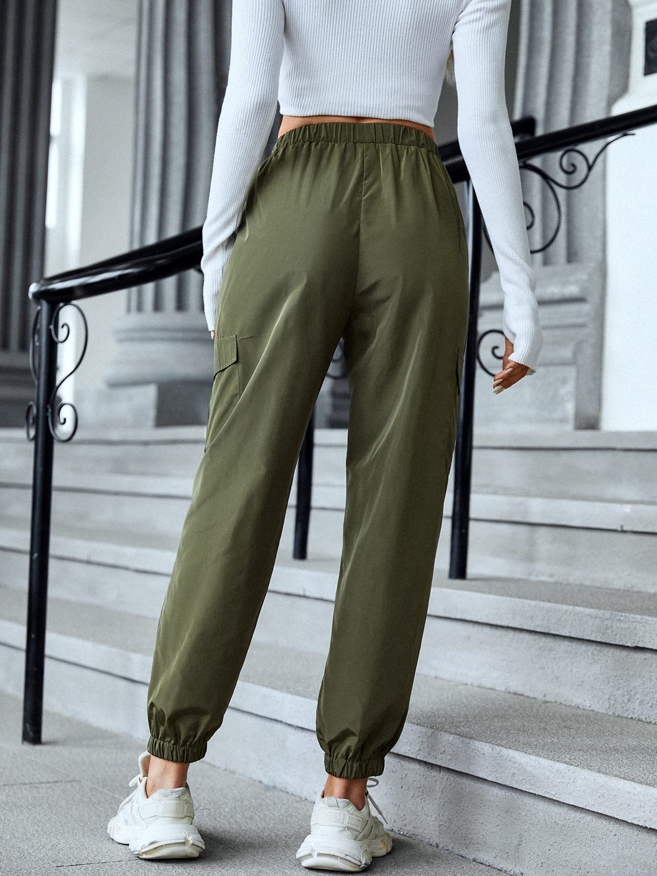 Abigail – Modische Damen-Cargohose mit mehreren Taschen