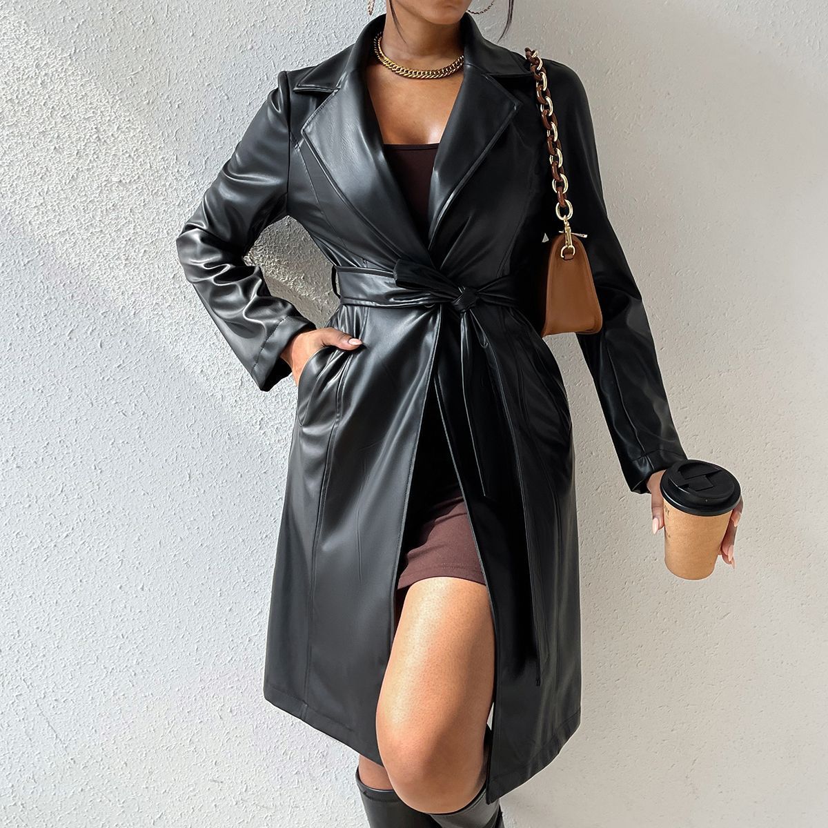 Rebecca – Langer Trenchcoat aus PU-Leder mit Taschen