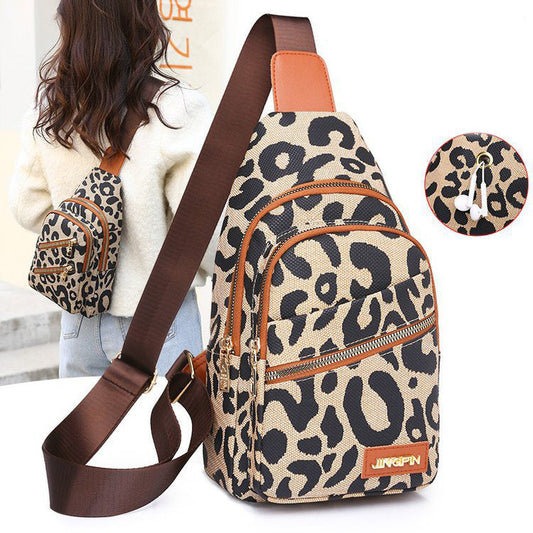 Natasha – Leopard Slingtasche mit Kopfhöreranschluss
