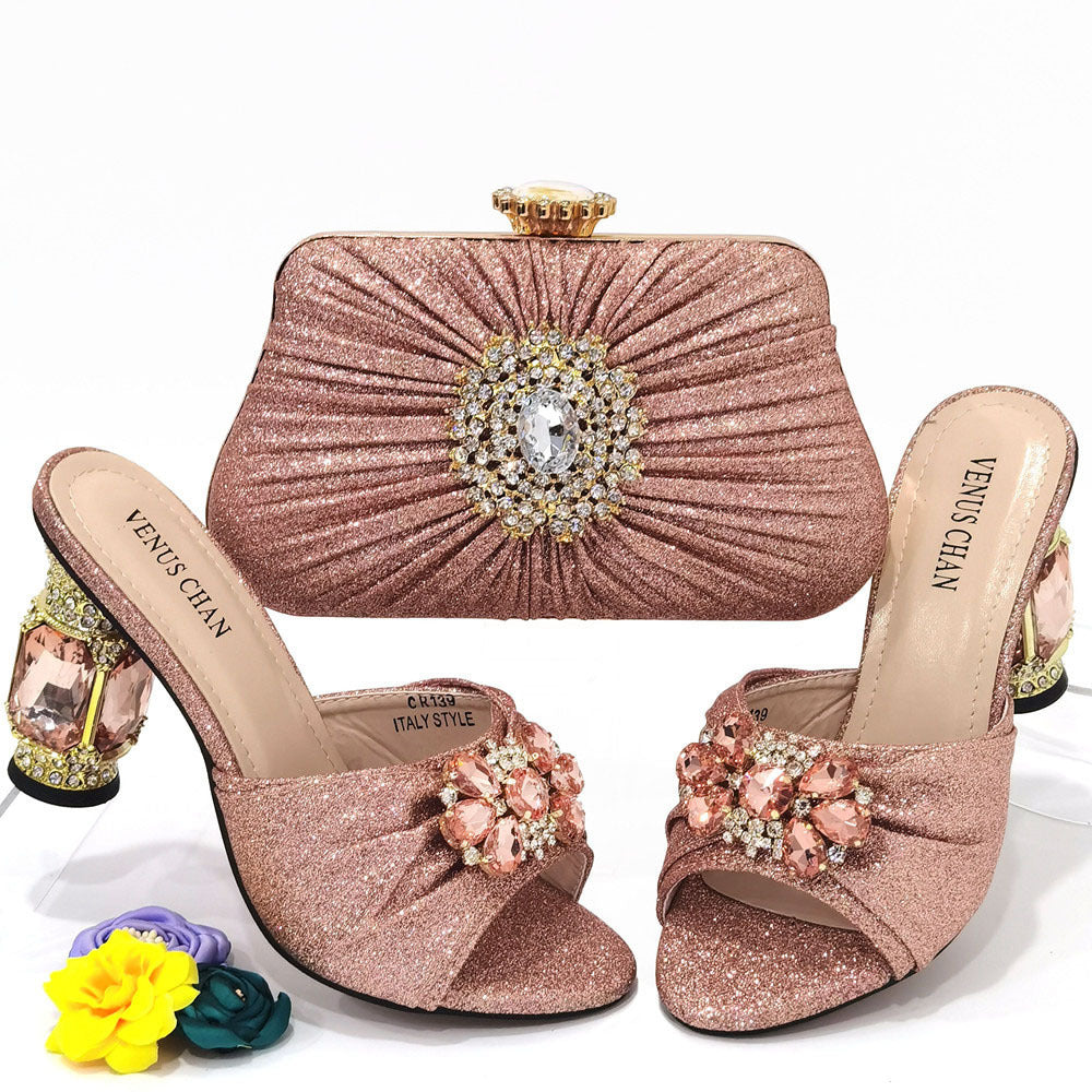 Imogen – Damenschuhe und Taschen mit afrikanischem Design