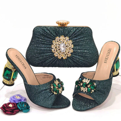 Imogen – Damenschuhe und Taschen mit afrikanischem Design