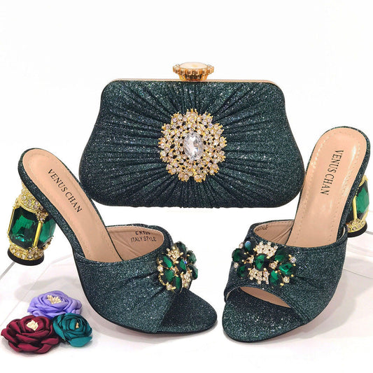 Imogen – Damenschuhe und Taschen mit afrikanischem Design