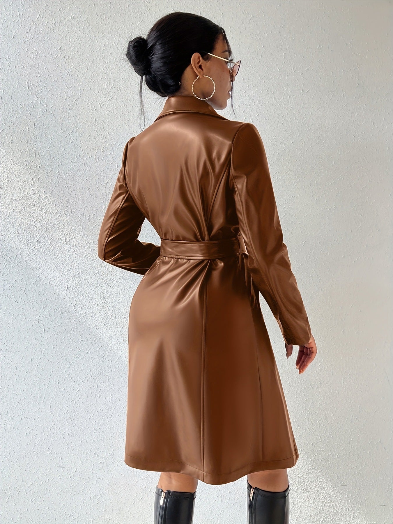 Rebecca – Langer Trenchcoat aus PU-Leder mit Taschen