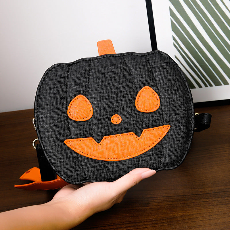 Rebecca – Lustige Kürbis-Schultertasche mit Fledermaus