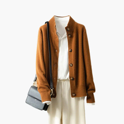Damen Strickjacke mit Stehkragen und Knopfleiste – Eleganter Alltagsbegleiter