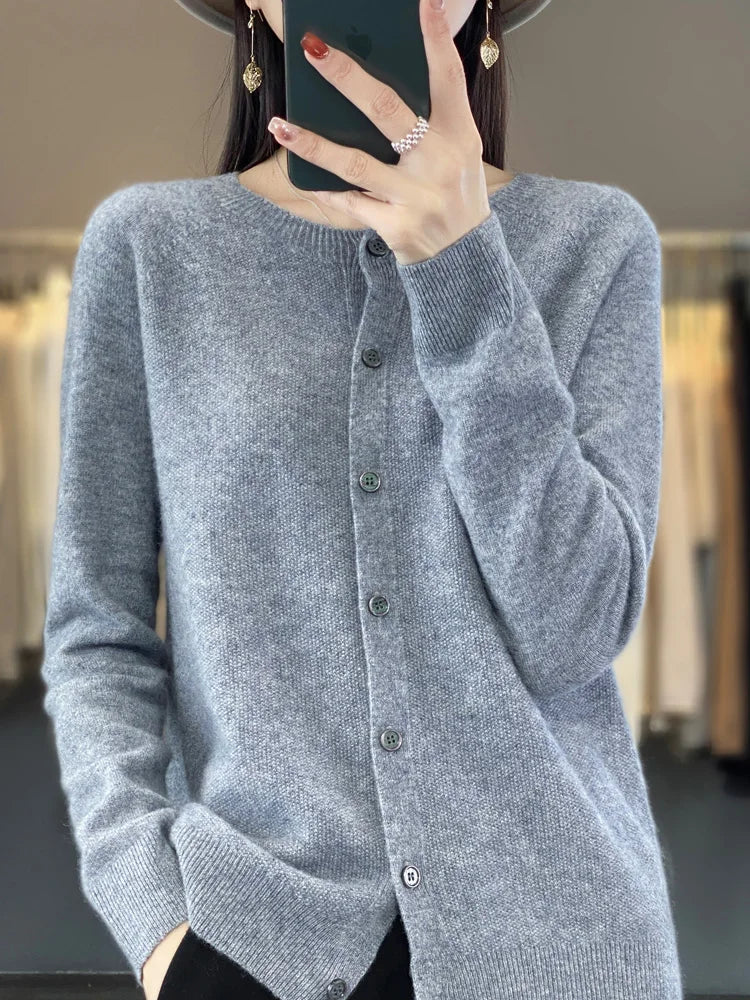 Damen Cardigan aus extrafeiner Merinowolle – Klassischer Stil für Herbst und Winter
