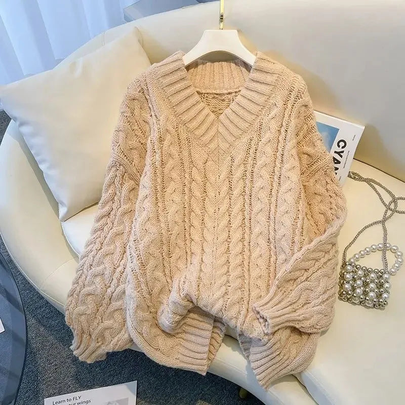 Damen Grobstrick Pullover mit Zopfmuster und V-Ausschnitt – Lässiger Winter-Sweater für Alltag und Freizeit