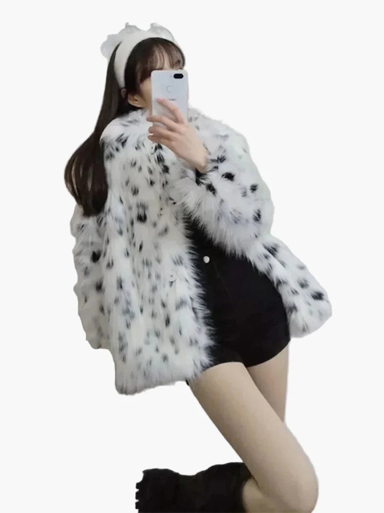 Damen Luxus Felljacke im eleganten Winter-Stil – Exklusive Mode für besondere Anlässe