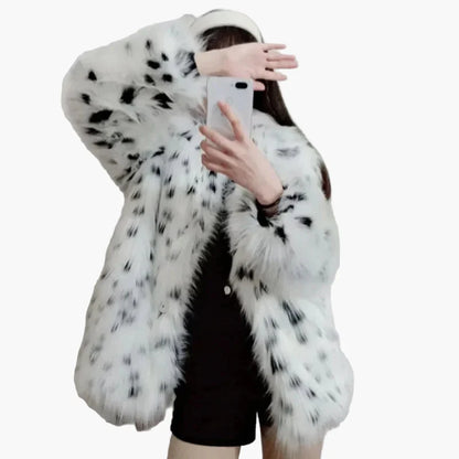 Damen Luxus Felljacke im eleganten Winter-Stil – Exklusive Mode für besondere Anlässe