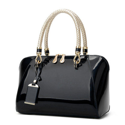 Patricia – Glänzende Handtasche aus Kunstleder