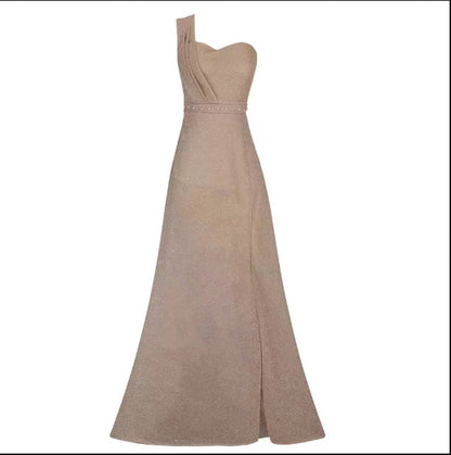 Lydia – Ärmelloses One-Shoulder-Kleid mit Bronzing und Schlitz