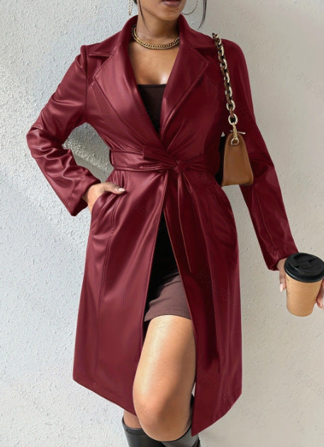 Rebecca – Langer Trenchcoat aus PU-Leder mit Taschen