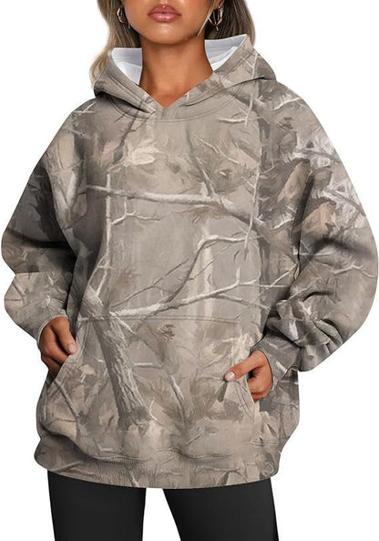 Louise – Oversize Damen-Hoodie mit Ahornblatt-Muster
