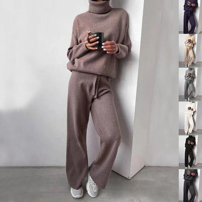 Carol – Freizeitanzug mit Rollkragenpullover und Kordelzughose