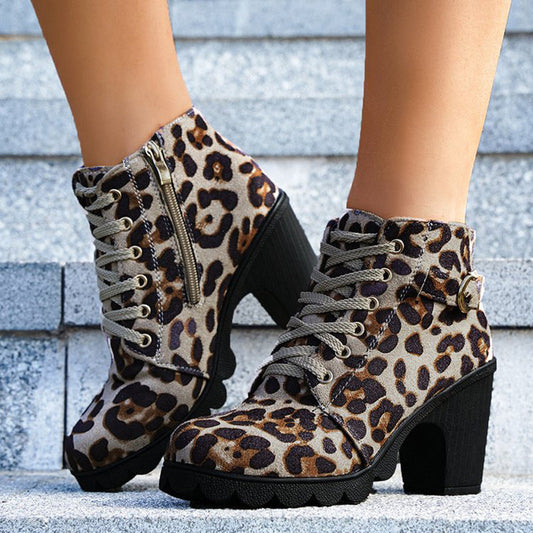 Jacqueline – Leopard Print Stiefeletten aus Wildleder