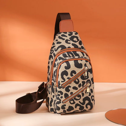 Natasha – Leopard Slingtasche mit Kopfhöreranschluss