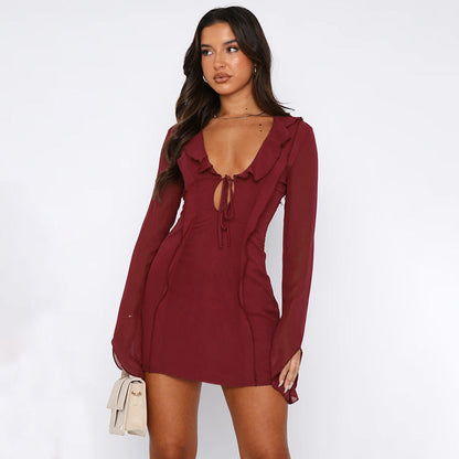 Jade – Rüschenkleid mit Schnürung und V-Ausschnitt