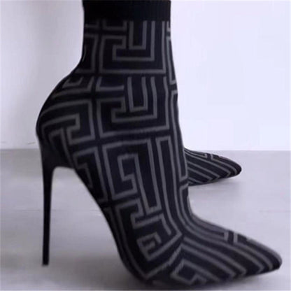 Charlotte – Damenstiefel mit Absatz und spitzem Zeh