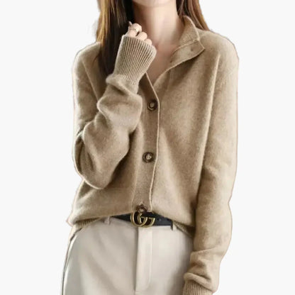 Damen Strickjacke mit Stehkragen und Knopfleiste – Eleganter Alltagsbegleiter